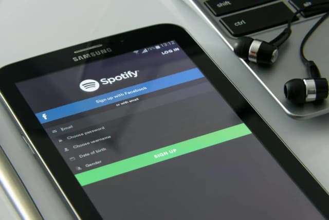 Ile internetu pobiera Spotify? Zaskakujące wartości i oszczędności danych Ile internetu pobiera Spotify? Zaskakujące wartości i oszczędności danych
