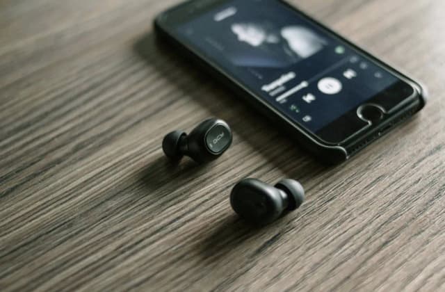 Ile naprawdę zarabiają polscy artyści na Spotify? Ile naprawdę zarabiają polscy artyści na Spotify?